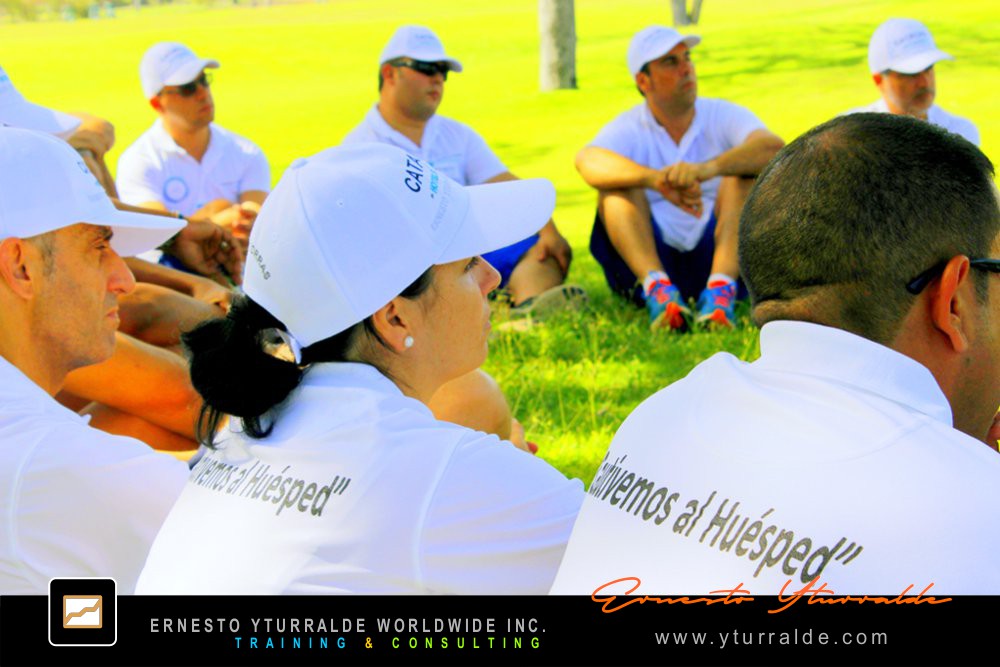 Programa de Team Building desarrollando comunicación y liderazgo organizacional