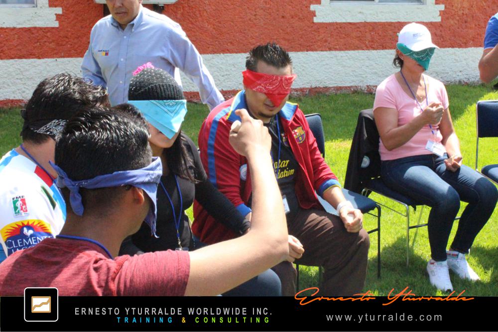 Dinámica grupal fortaleciendo la comunicación y la confianza