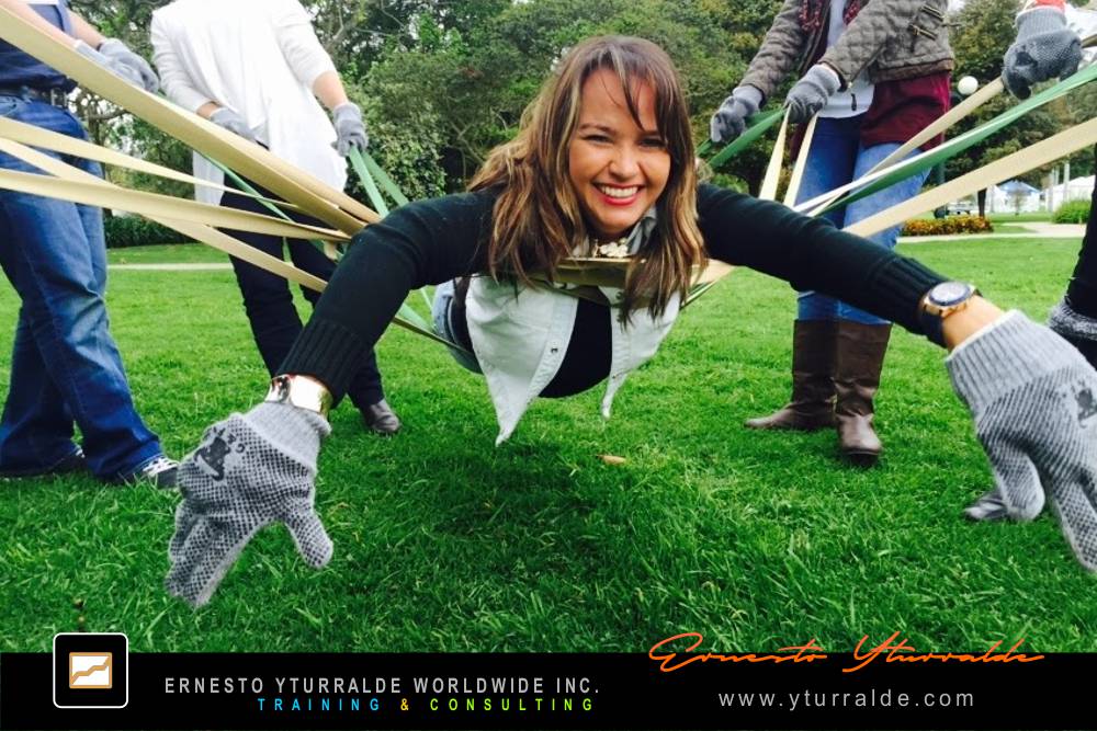 Taller organizacional de cuerdas bajas para fortalecer la colaboración